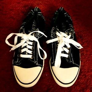 🥂Sporty Guess black/white cotton fabric shoes- 6.5M